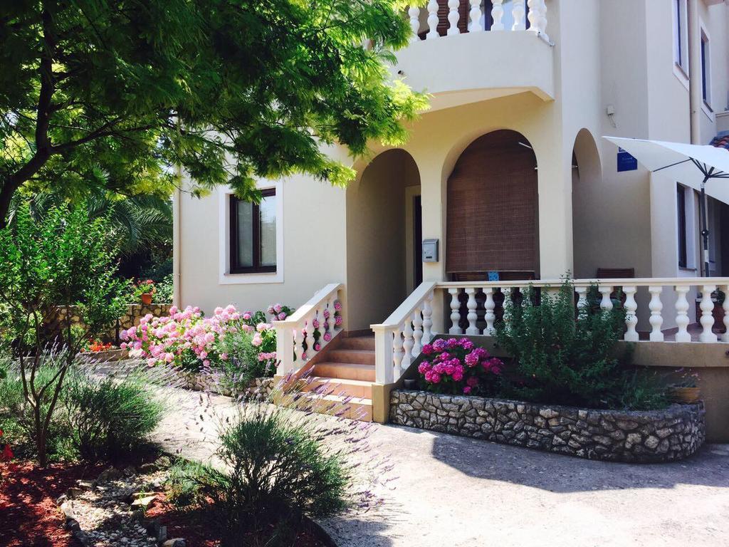Apartments Rozelyn Ugljan Exterior photo